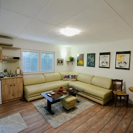 Hébergement de vacances Soko Guesthouse&garden Skopje